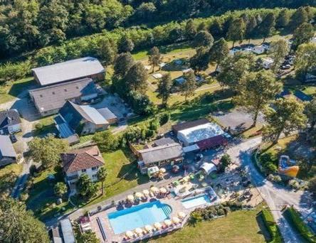 Oh! Campings - Camping Paradis A L'Ombre Des Tilleuls Peyrouse ภายนอก รูปภาพ